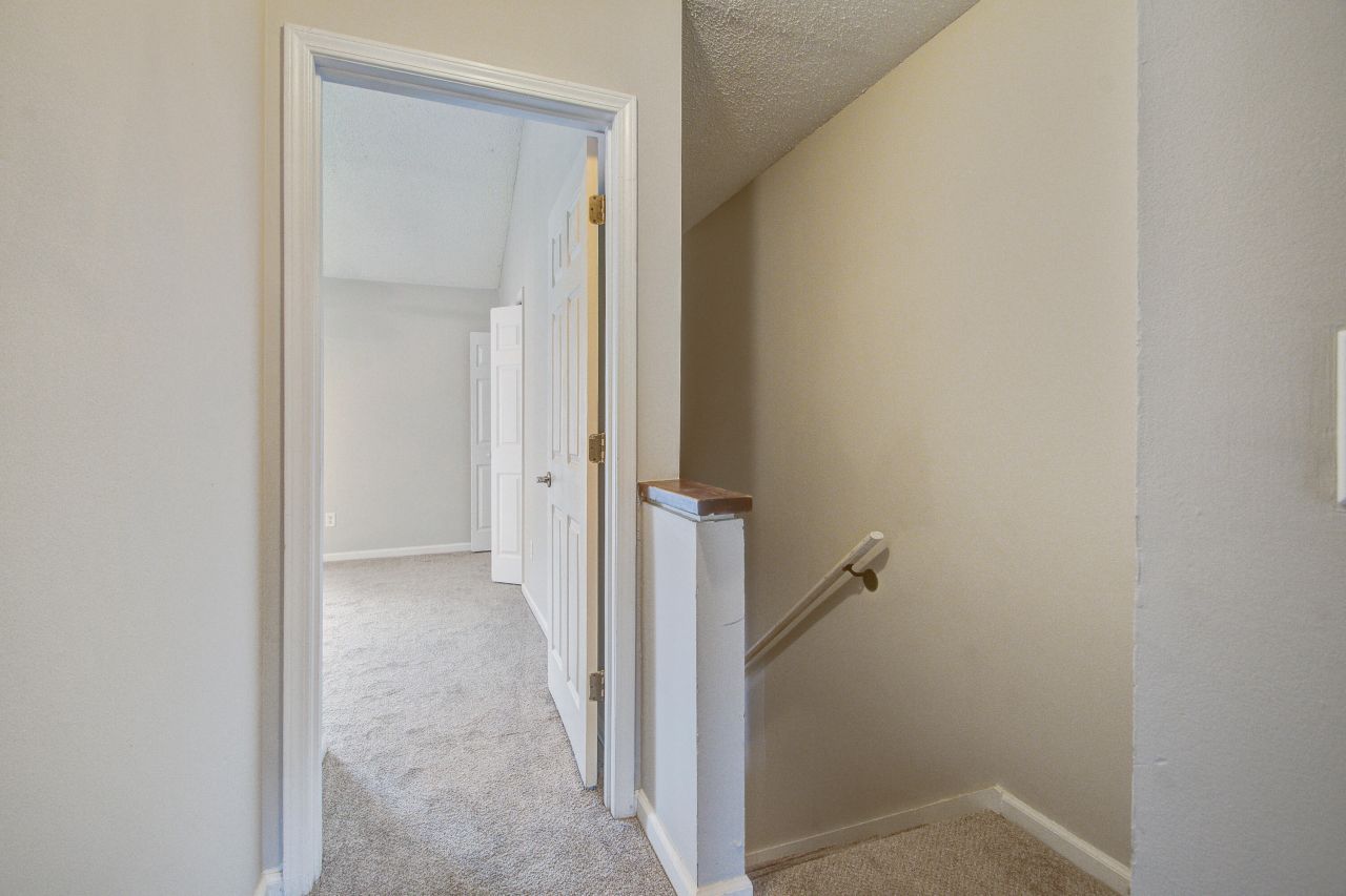 8016 Thelen Street Photo 19