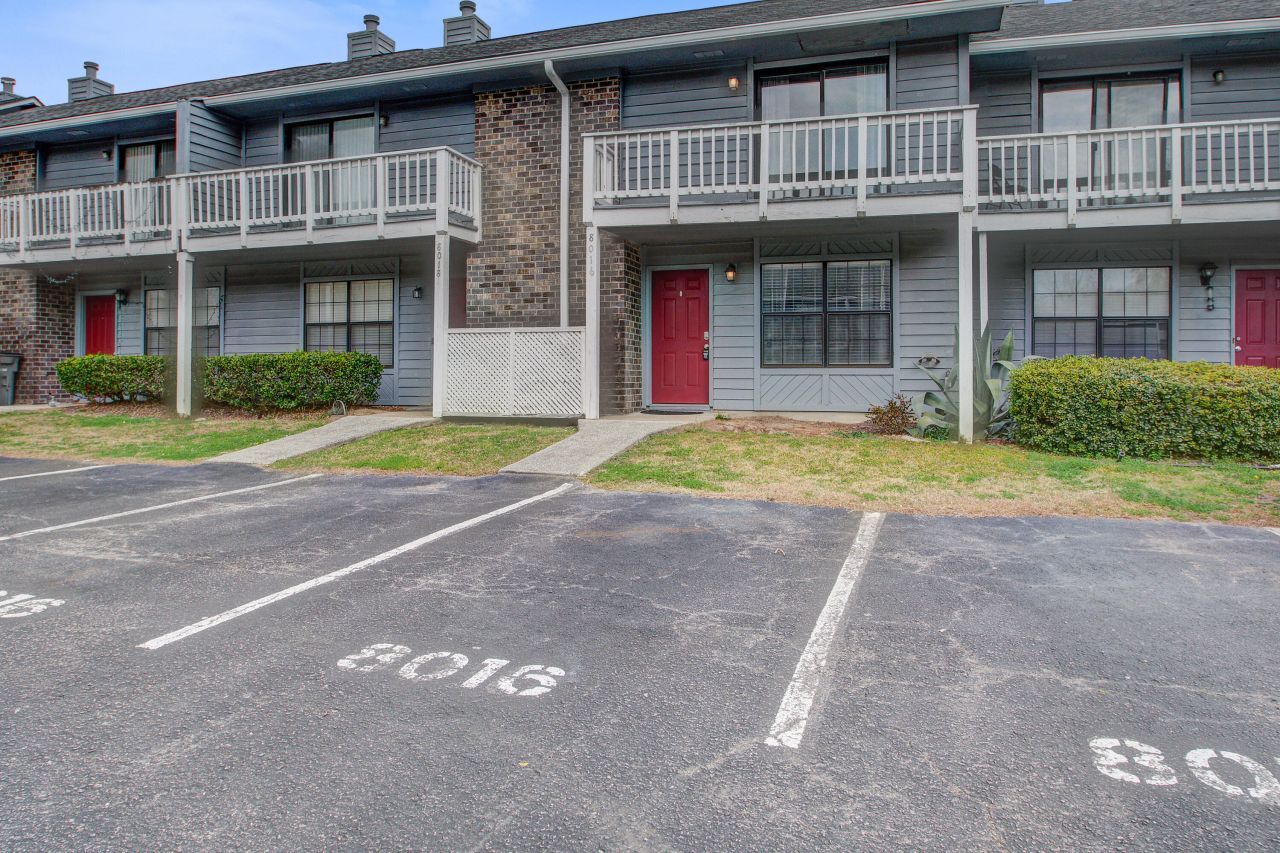 8016 Thelen Street Photo 2