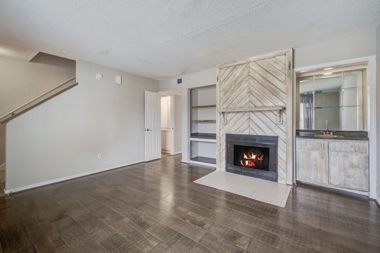 8016 Thelen Street Photo 7