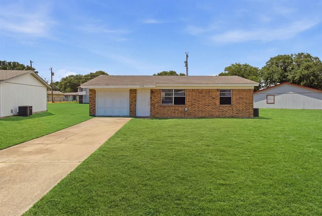 1525 Coral Cut Off, Pelican Bay, TX 76020 Main Photo