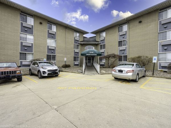 3305 Sunset Avenue, Unit 109, Waukegan, IL 60087