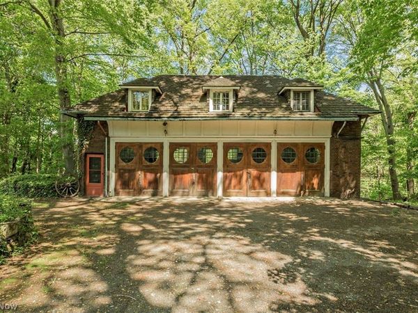 285 Corning Drive, Bratenahl, OH 44108