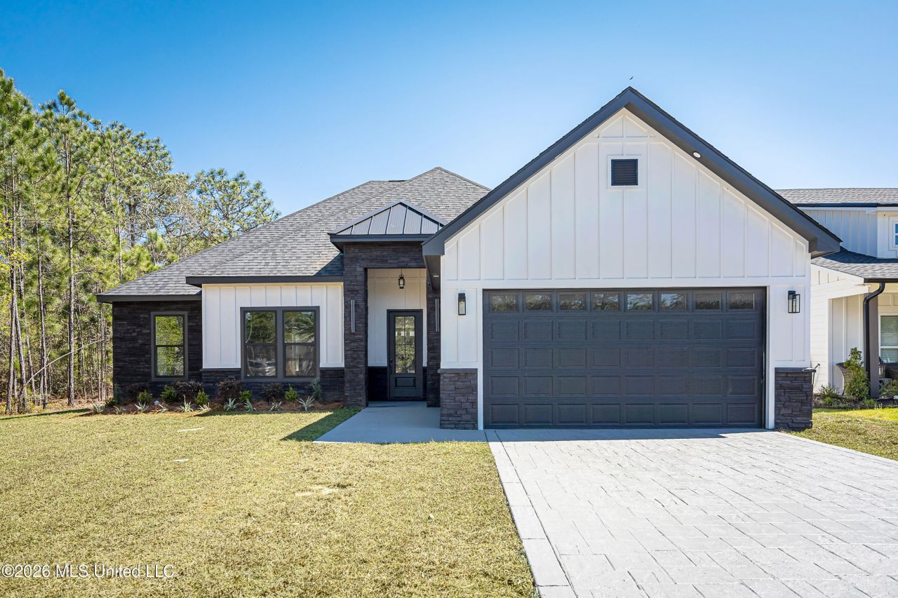 4298 Cobblestone Lane, Gautier, MS 39553 Main Photo