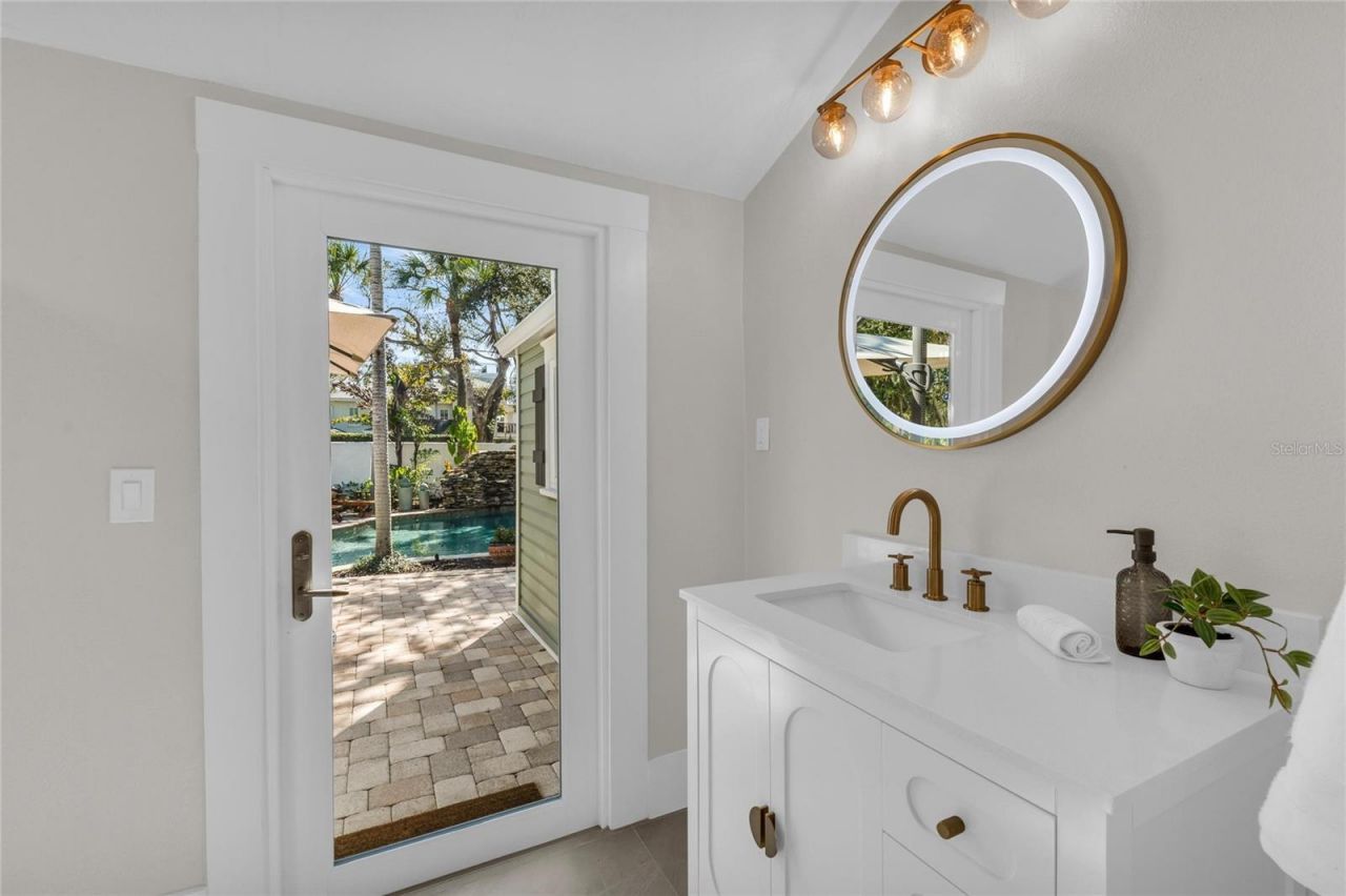 1611 Hyde Park Street, Sarasota, FL 34239 Photo