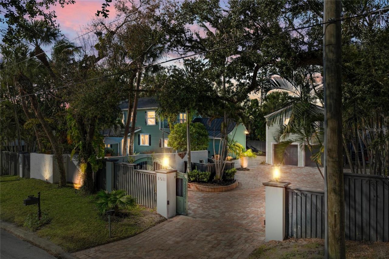1611 Hyde Park Street, Sarasota, FL 34239 Photo