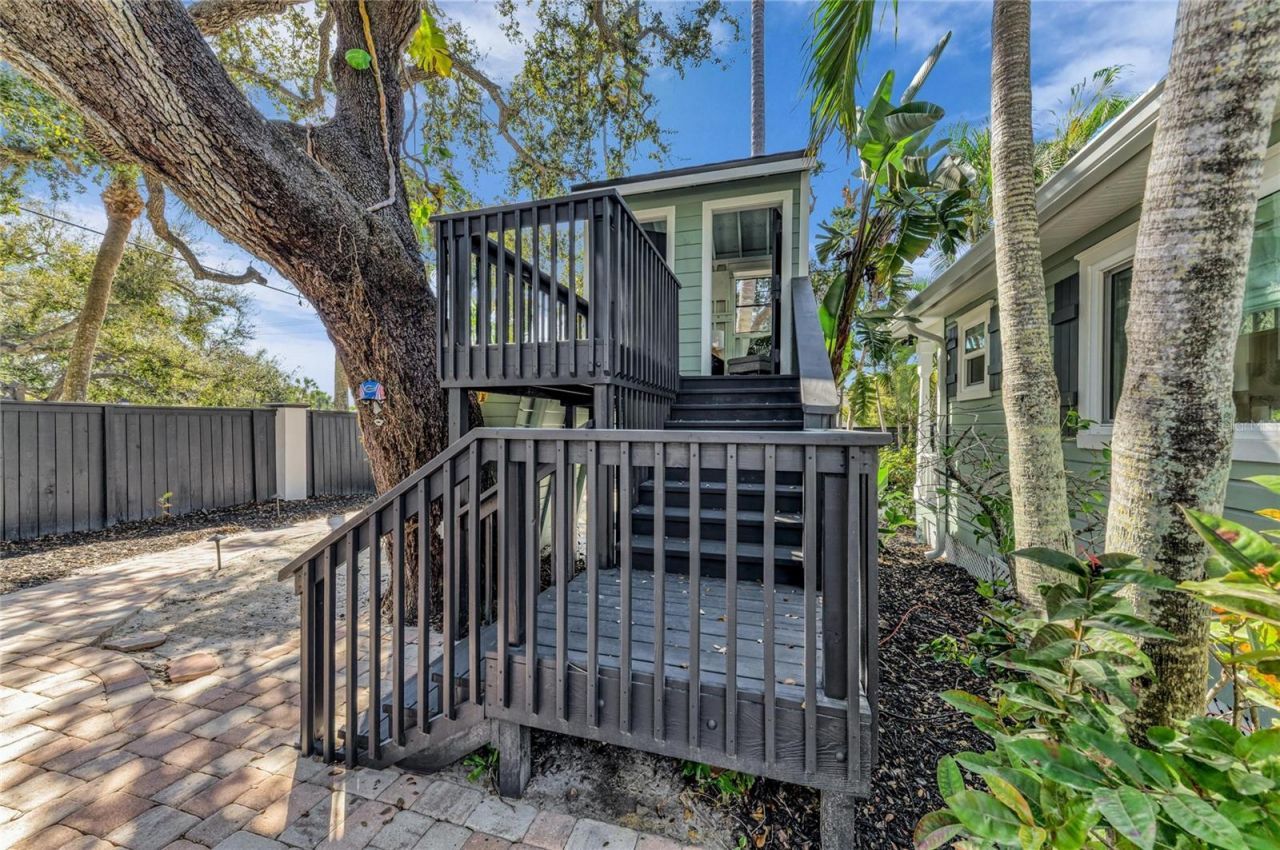 1611 Hyde Park Street, Sarasota, FL 34239 Photo