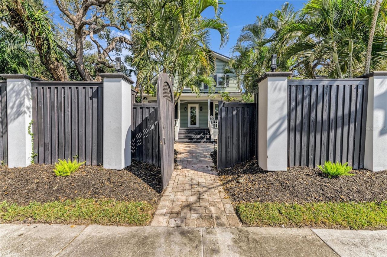 1611 Hyde Park Street, Sarasota, FL 34239 Photo