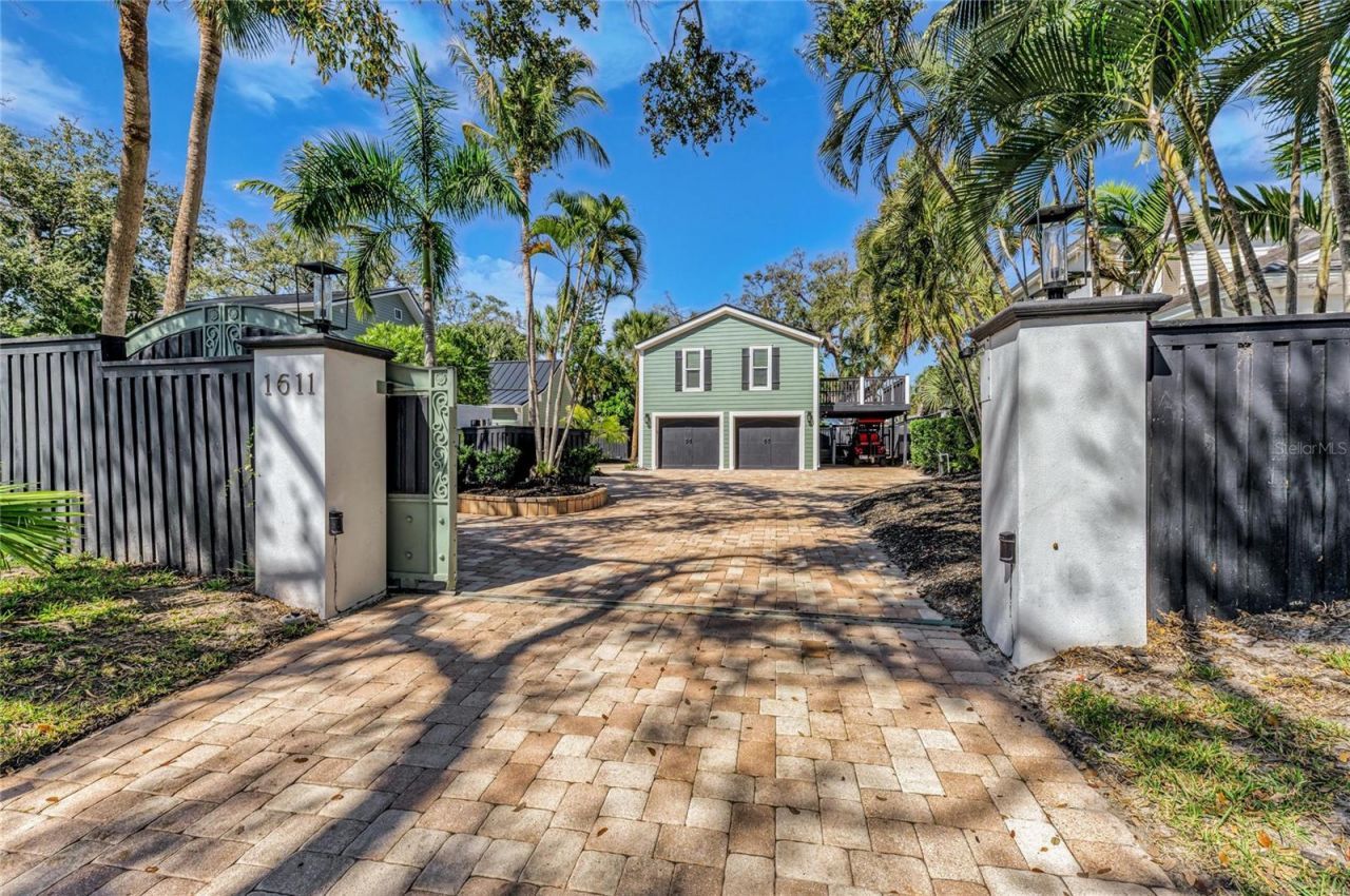 1611 Hyde Park Street, Sarasota, FL 34239 Photo