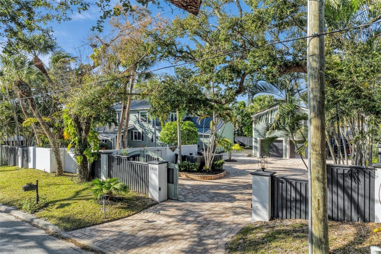 1611 Hyde Park Street, Sarasota, FL 34239 Photo
