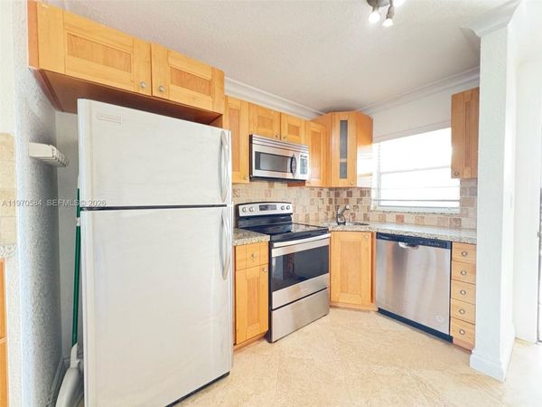 422 Lakeside Dr, Unit 239, Margate, FL 33063