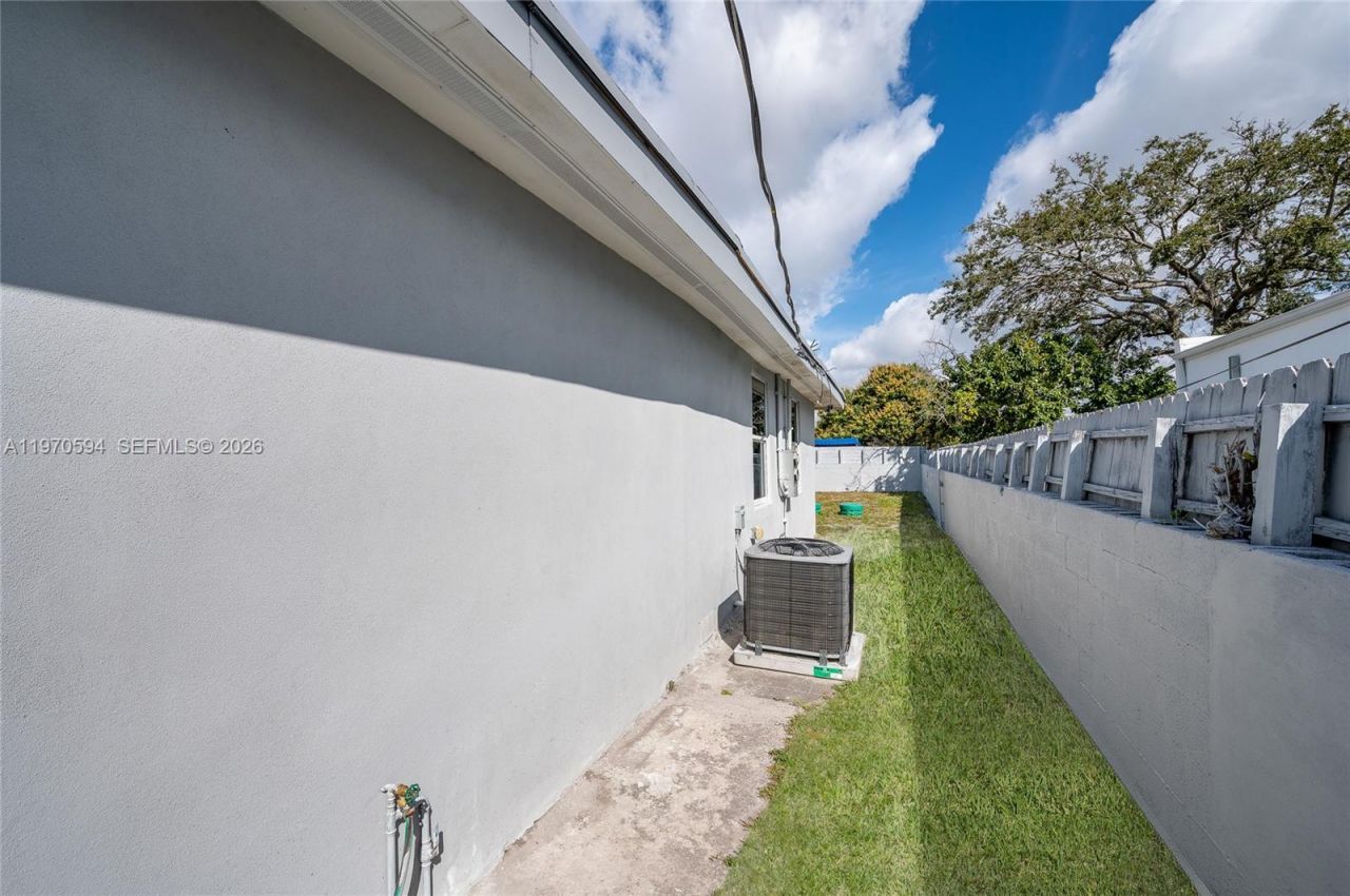 2433 NW 97th St, Miami, FL 33147 Photo