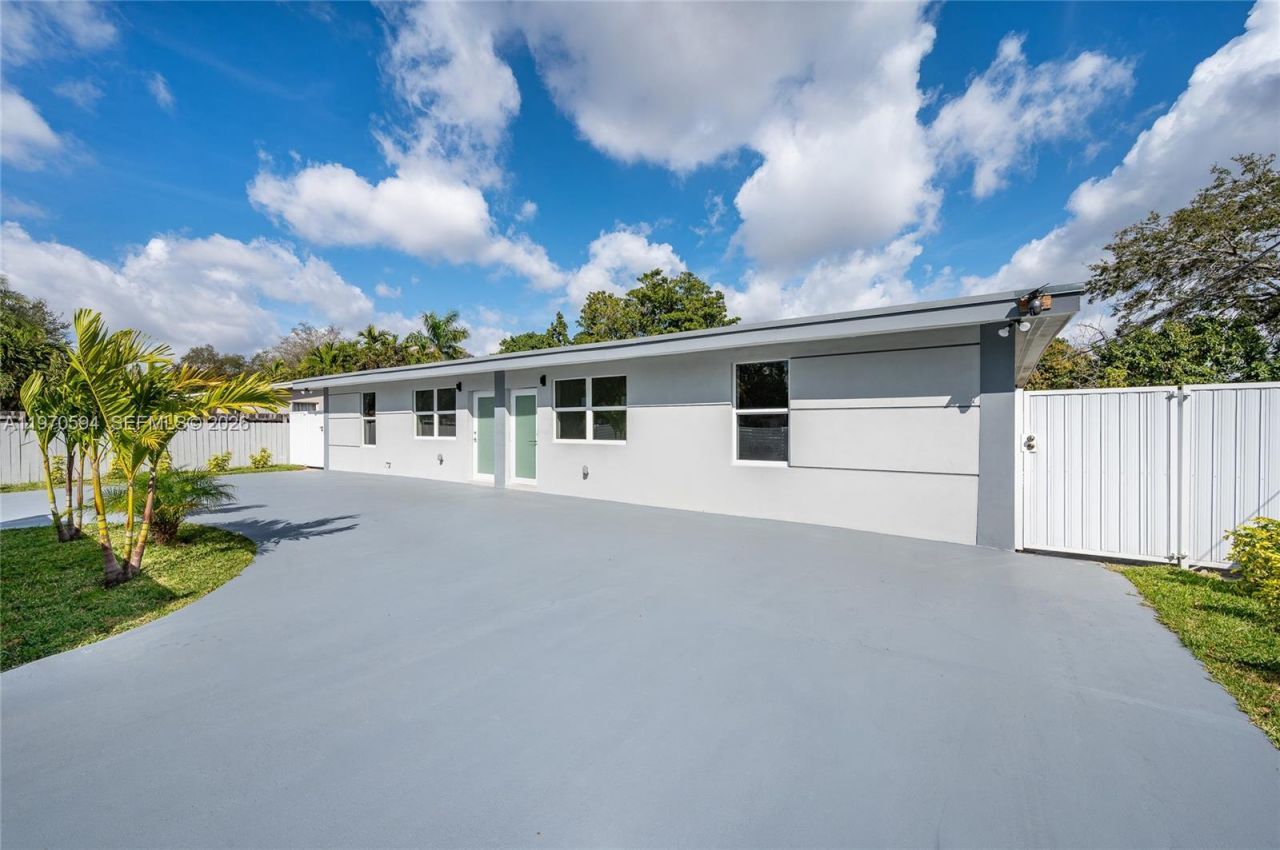 2433 NW 97th St, Miami, FL 33147 Photo