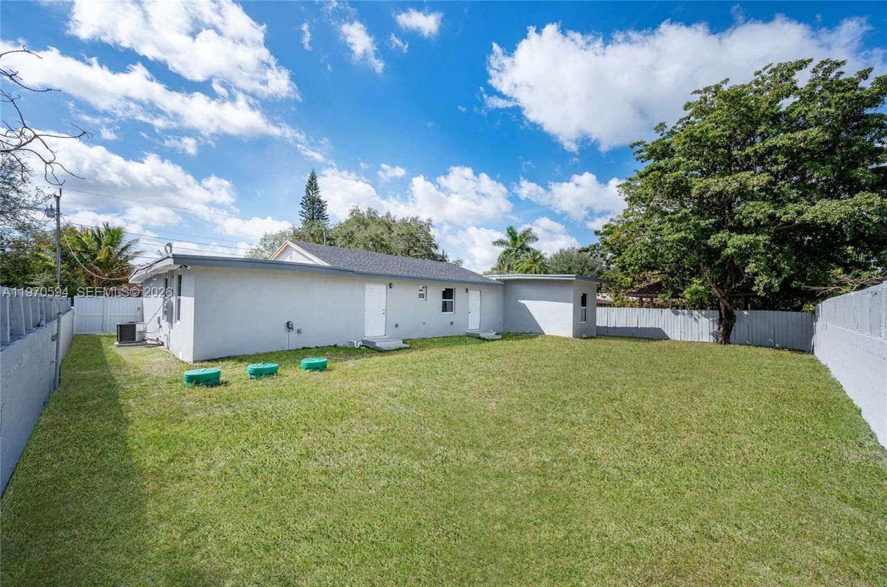 2433 NW 97th St, Miami, FL 33147 Photo