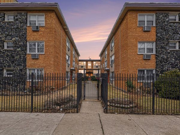 1527 W SHERWIN Avenue, Unit 2N, Chicago, IL 60626