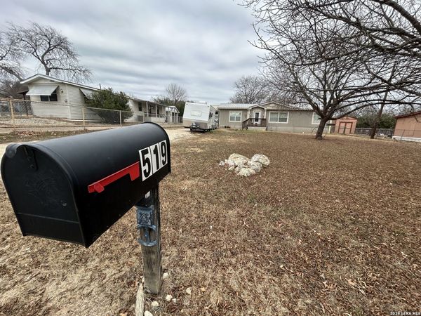 519 Loyal Valley, Kerrville, TX 78028