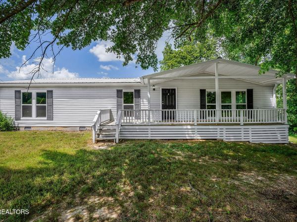 572 Lakeside Rd, Byrdstown, TN 38549