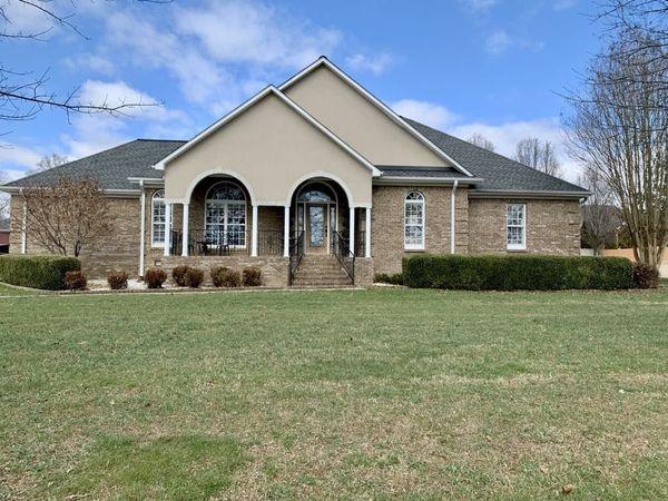 19 Hancock Rd, Fayetteville, TN 37334
