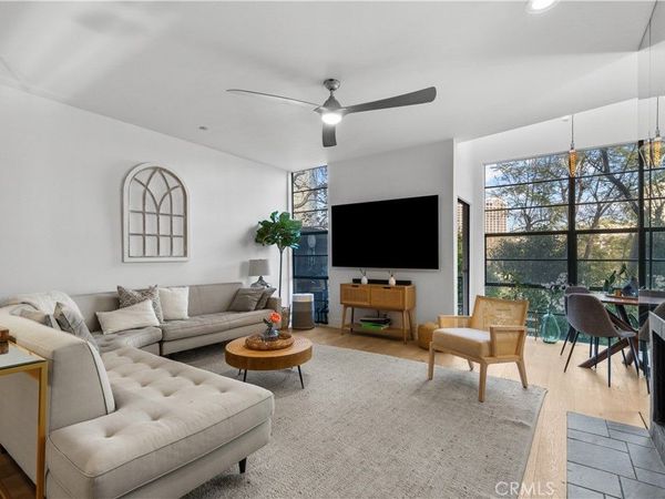 3880 Fredonia Drive, Unit D, Los Angeles, CA 90068