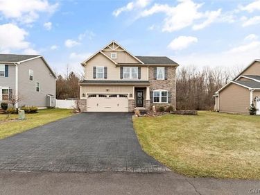 8536 Mcnamara Drive, Clay, NY 13041