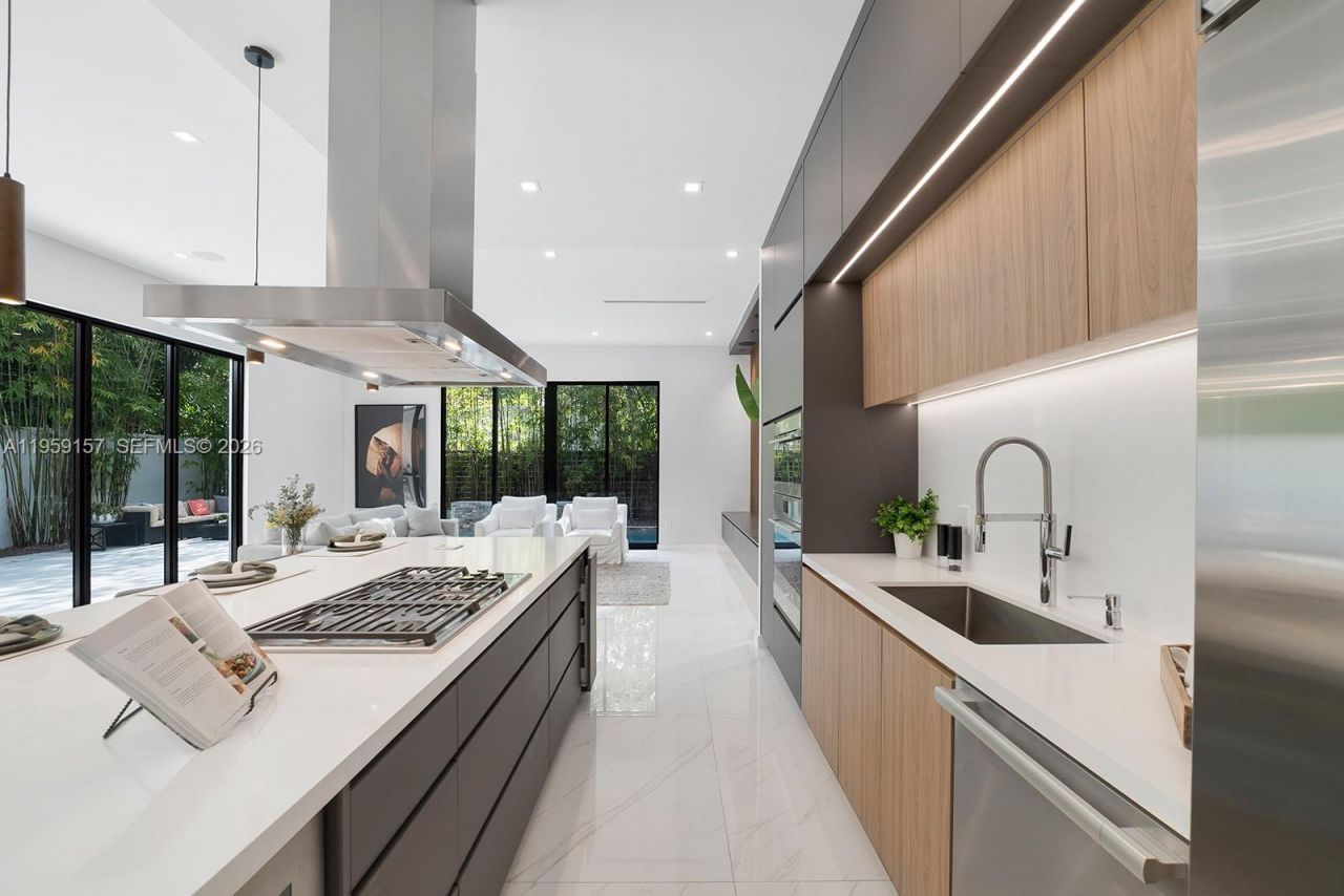 1780 Chucunantah Rd , Miami, FL 33133 Photo