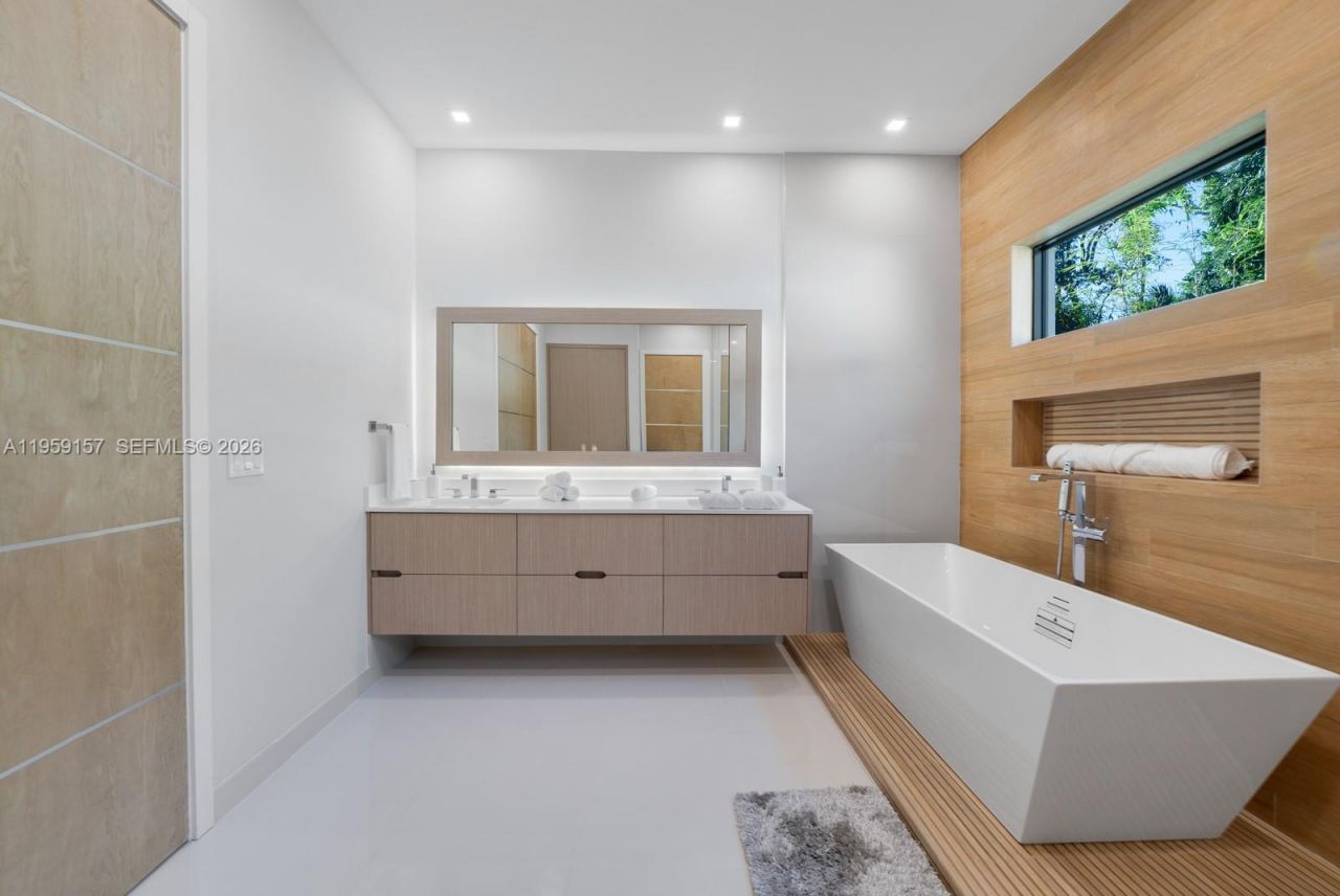 1780 Chucunantah Rd , Miami, FL 33133 Photo