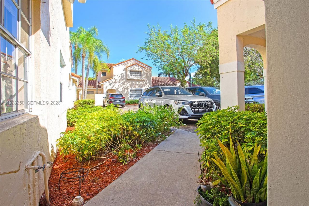 1595 Springside Dr, Weston, FL 33326 Photo