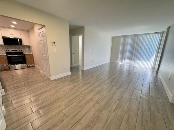 8251 NW 8th St, Unit 305, Miami, FL 33126