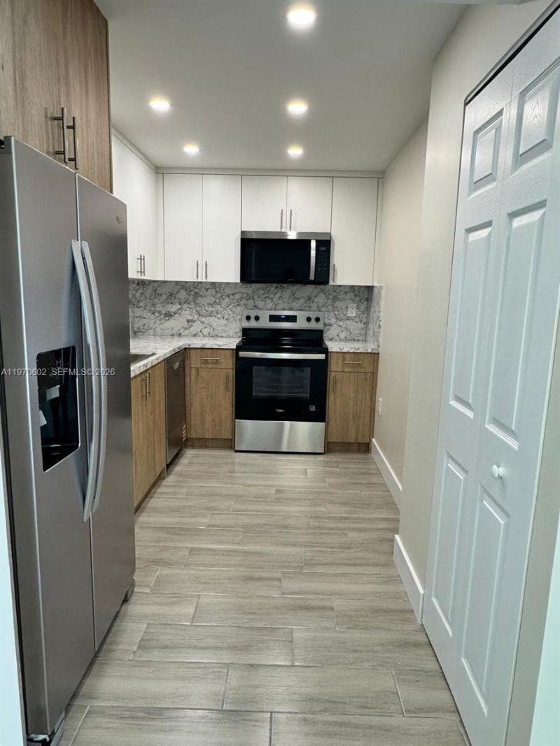 8251 NW 8th St, Unit 305, Miami, FL 33126 Photo