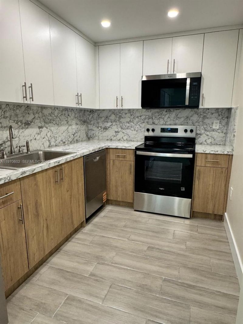 8251 NW 8th St, Unit 305, Miami, FL 33126 Photo