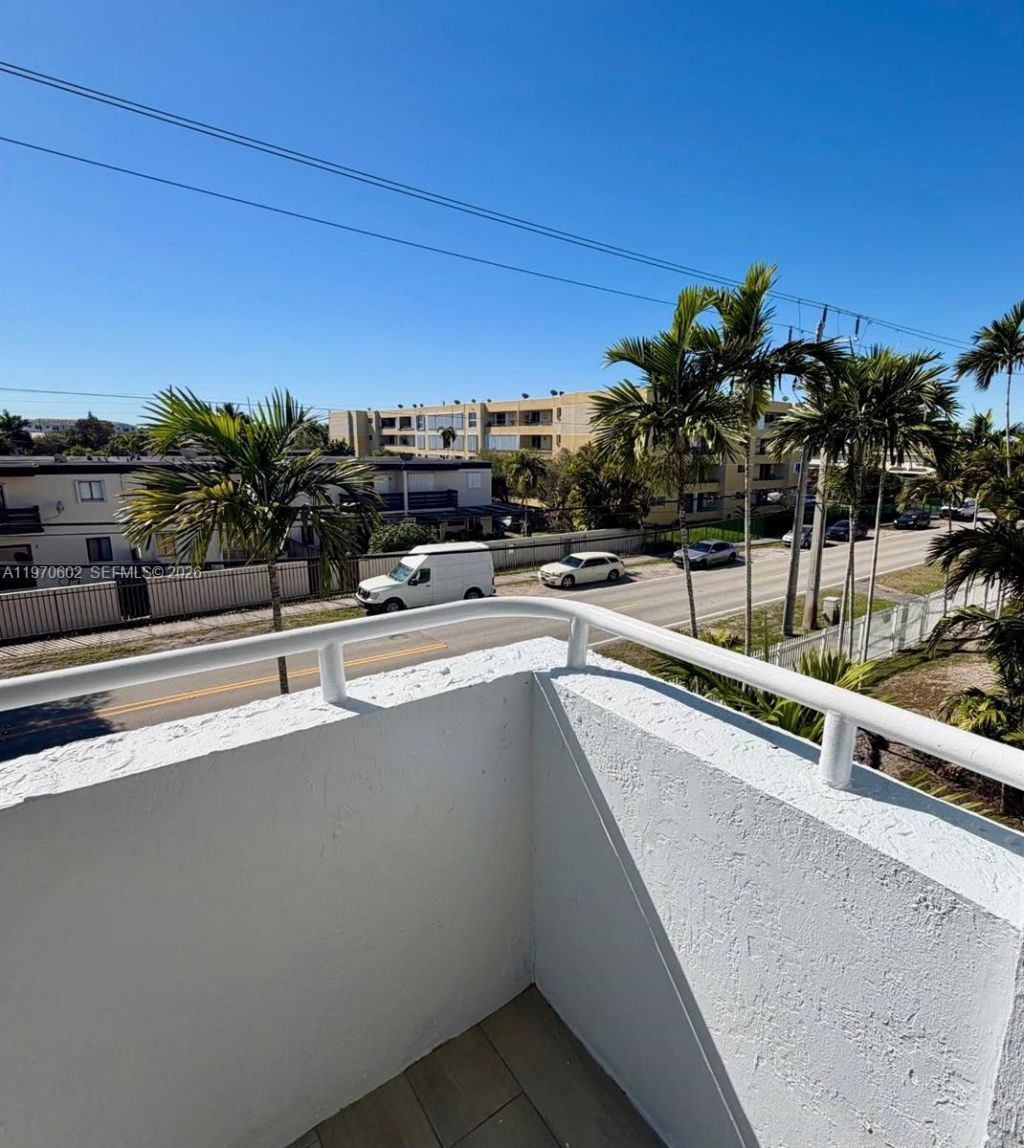 8251 NW 8th St, Unit 305, Miami, FL 33126 Photo