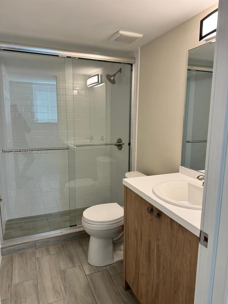 8251 NW 8th St, Unit 305, Miami, FL 33126 Photo