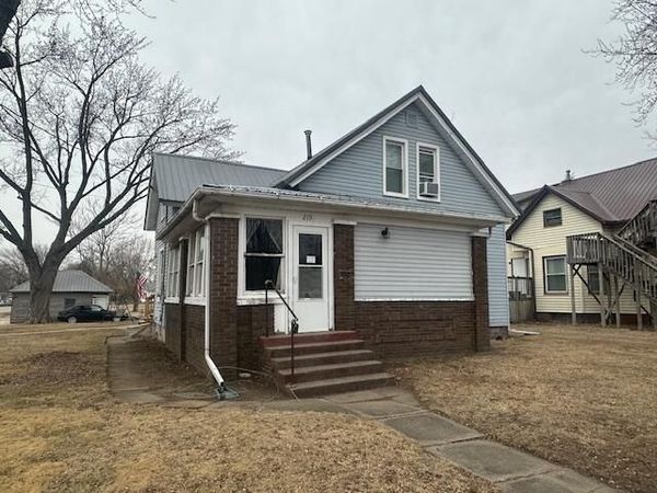 219 POND ST, Muscatine, IA 52761