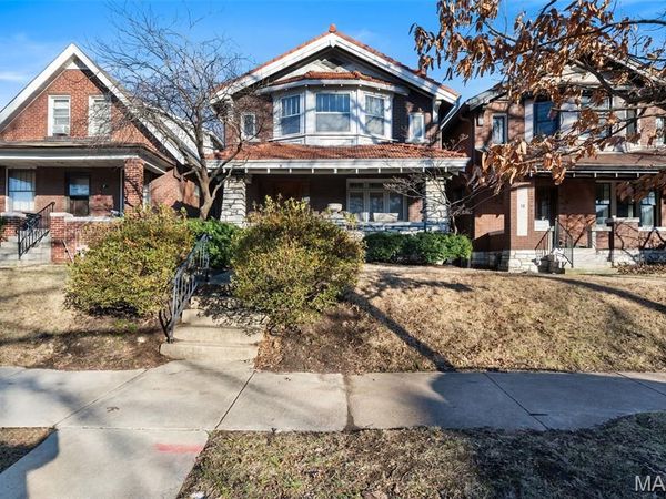 8 Lawn Place, St Louis, MO 63110