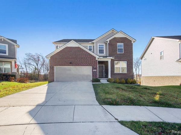 58543 Navarra Drive, South Lyon, MI 48178