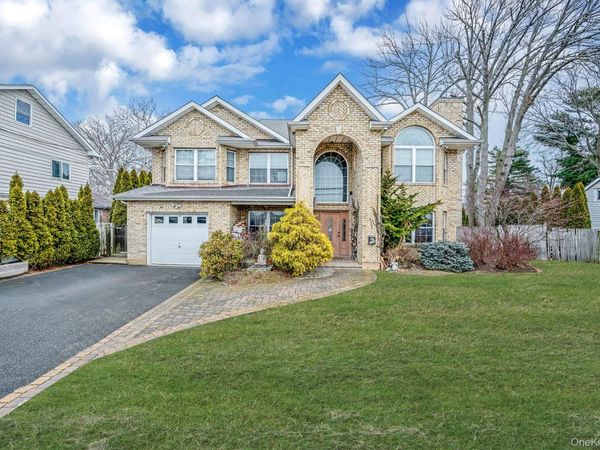 120 Waldo Street, Copiague, NY 11726