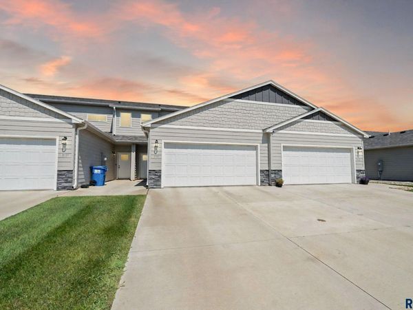 8133 E Tencate Pl, Sioux Falls, SD 57110