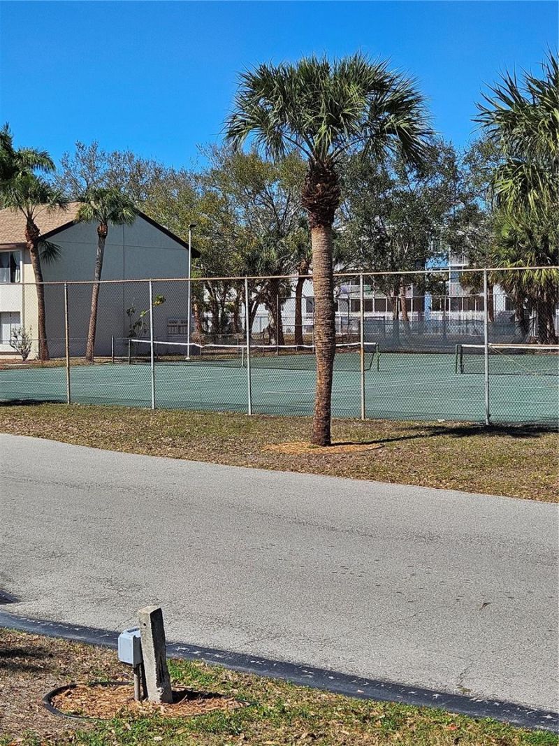 2744 Hidden Lake Boulevard, Unit C, Sarasota, FL 34237 Photo