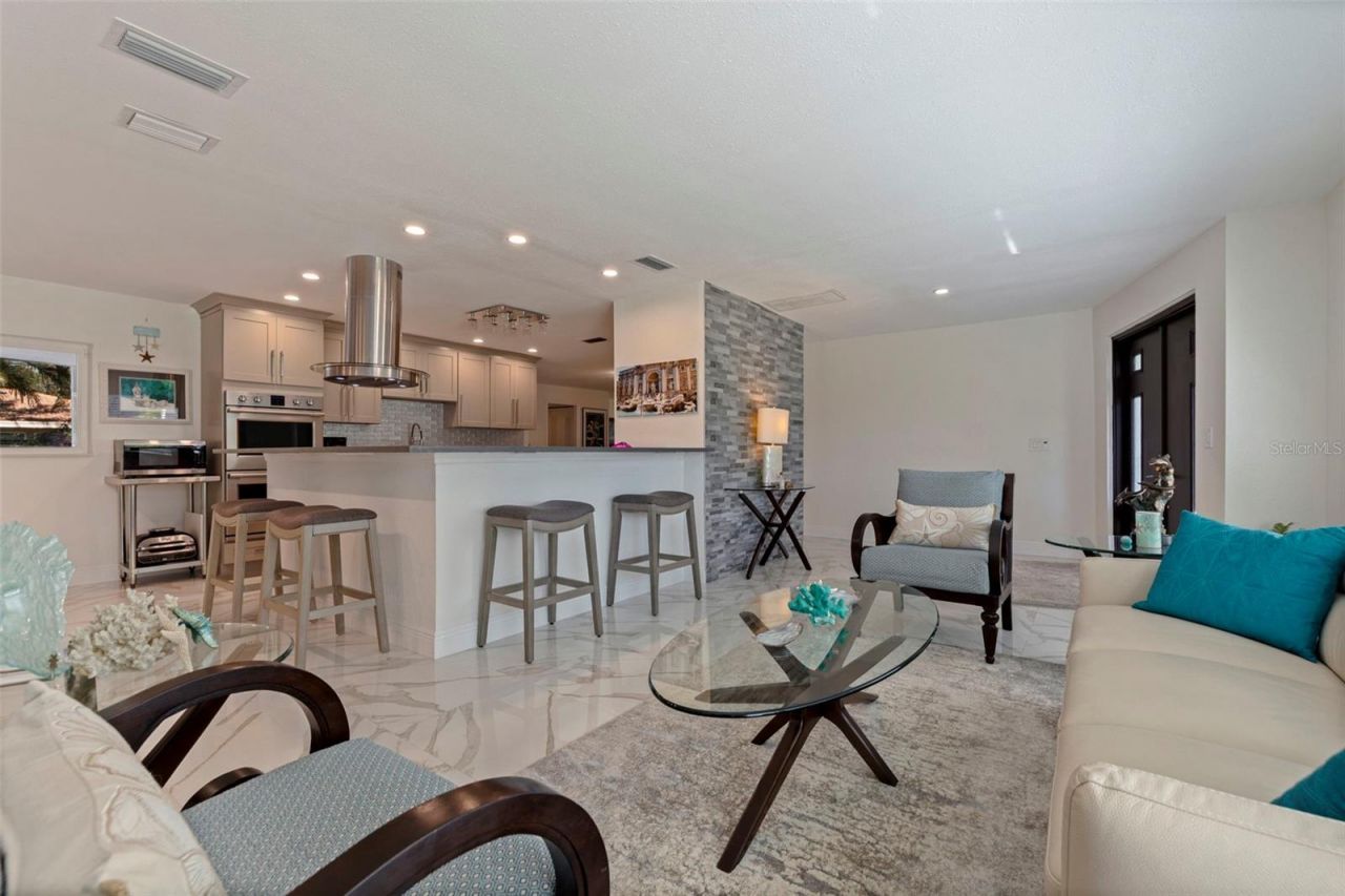 153 58th Avenue S, Saint Petersburg, FL 33705 Photo