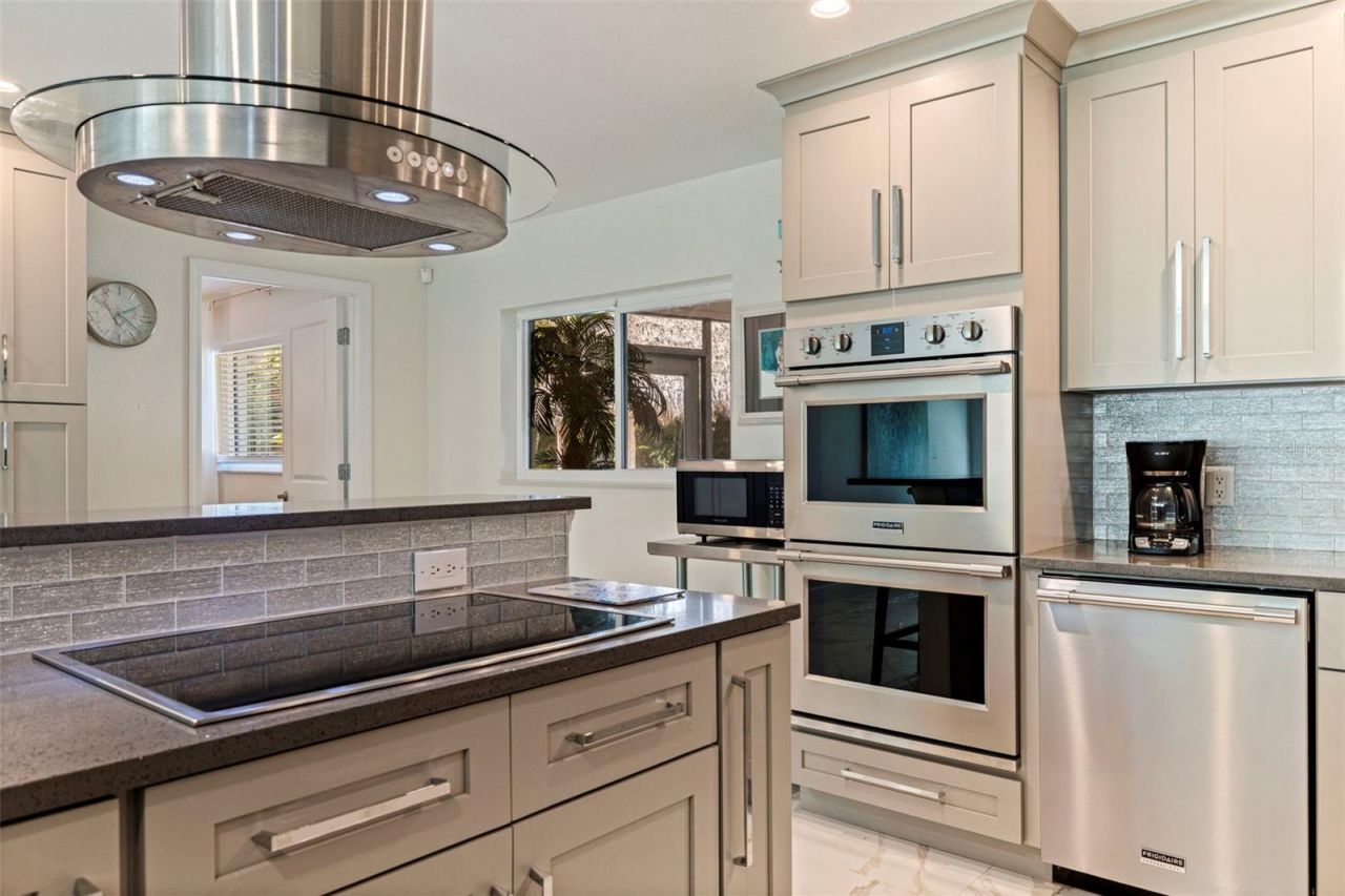 153 58th Avenue S, Saint Petersburg, FL 33705 Photo