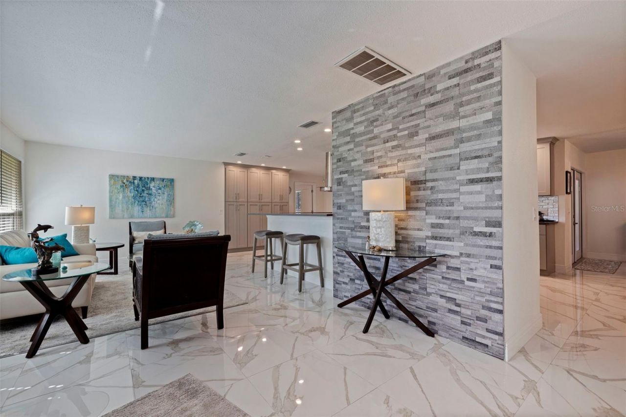 153 58th Avenue S, Saint Petersburg, FL 33705 Photo