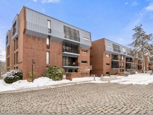 85 Grove St, Unit 203, Wellesley, MA 02482
