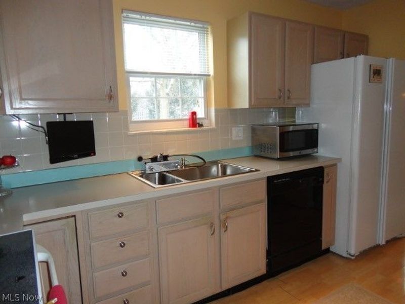 24690 Thicket Lane, Unit 32, Olmsted Falls, OH 44138 Photo 11