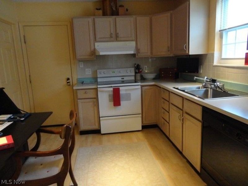 24690 Thicket Lane, Unit 32, Olmsted Falls, OH 44138 Photo 14