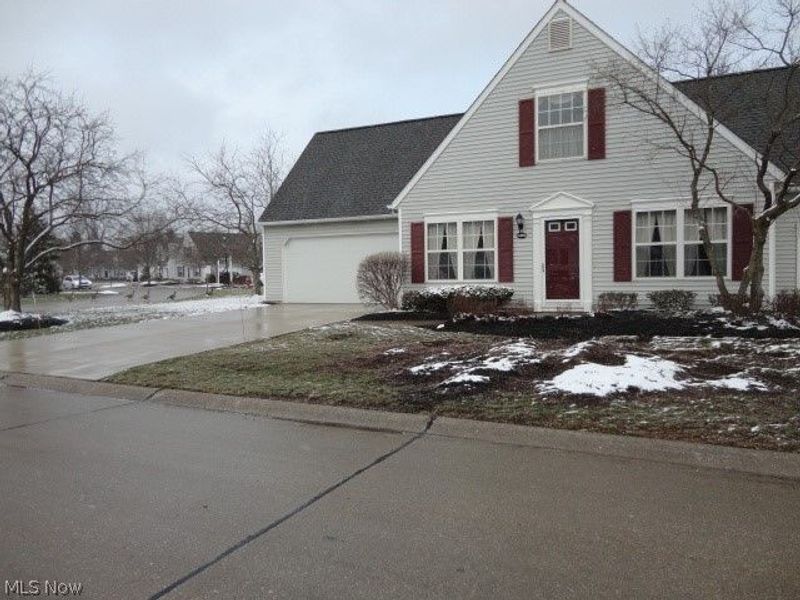 24690 Thicket Lane, Unit 32, Olmsted Falls, OH 44138 Photo 3