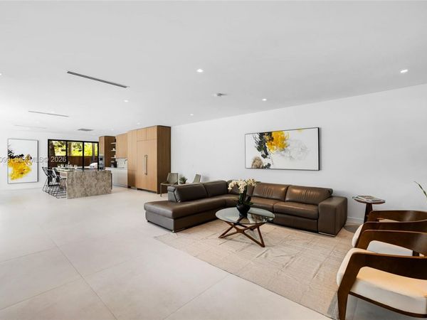 300 NE 48th St , Miami, FL 33137