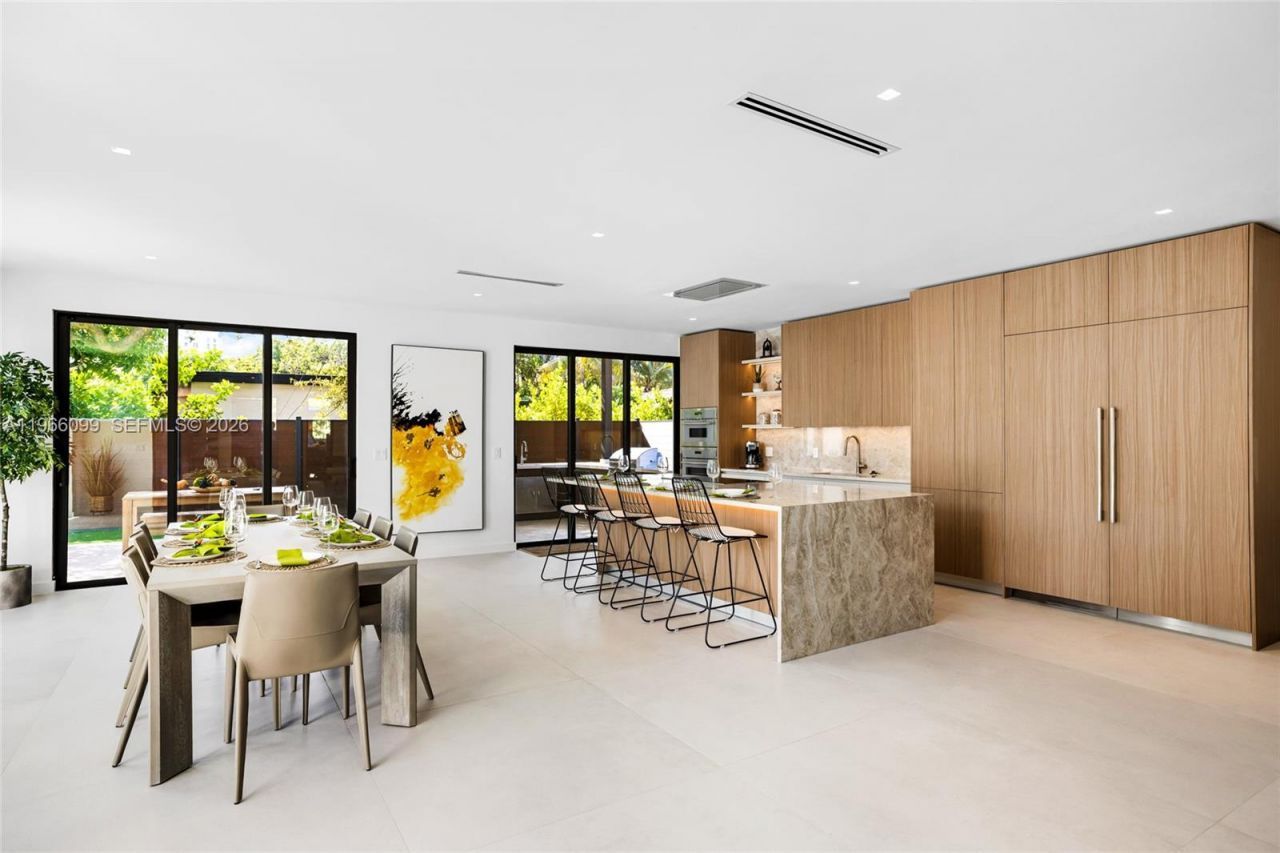 300 NE 48th St, Miami, FL 33137 Photo