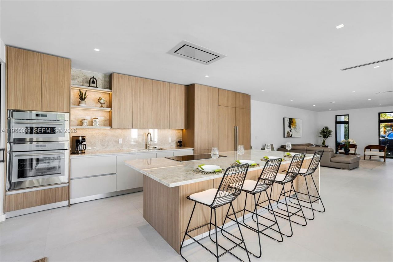 300 NE 48th St, Miami, FL 33137 Photo