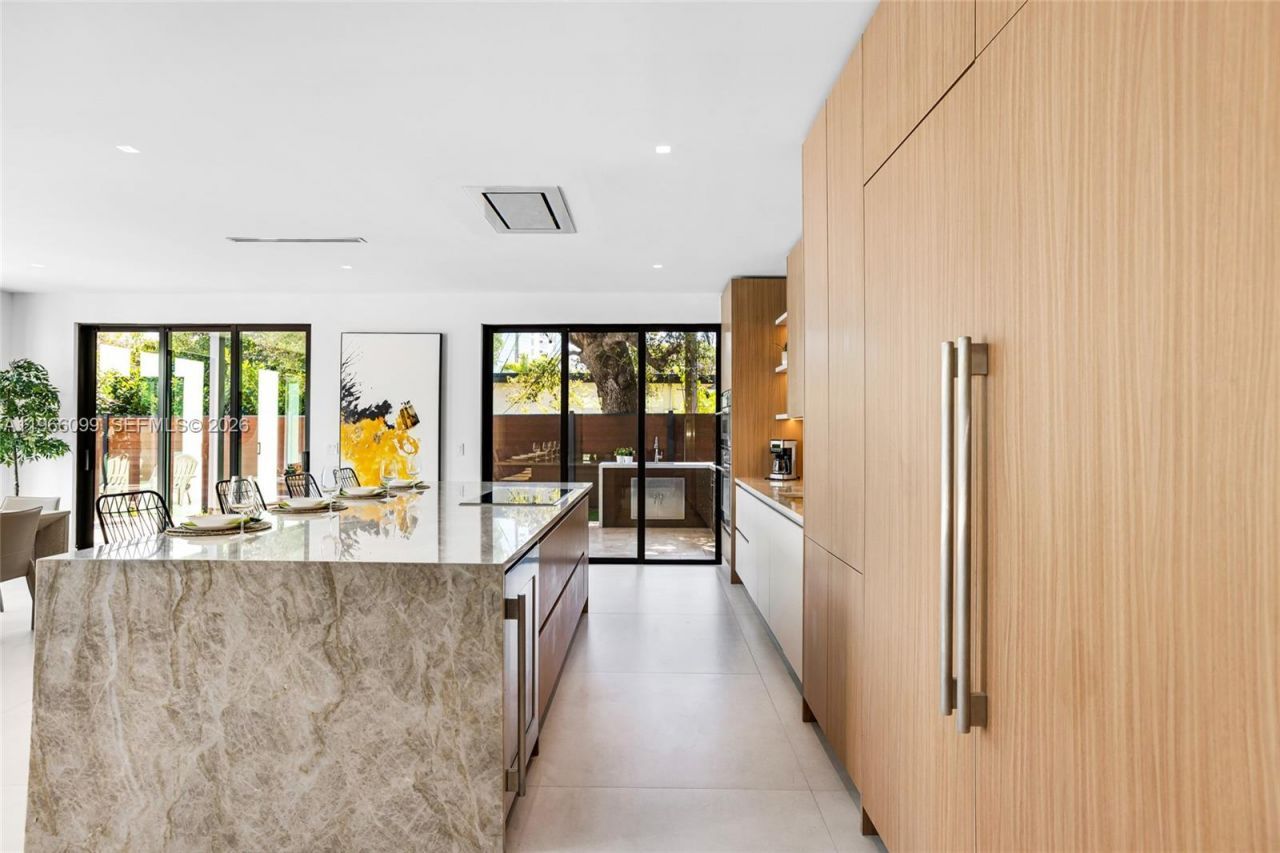 300 NE 48th St, Miami, FL 33137 Photo