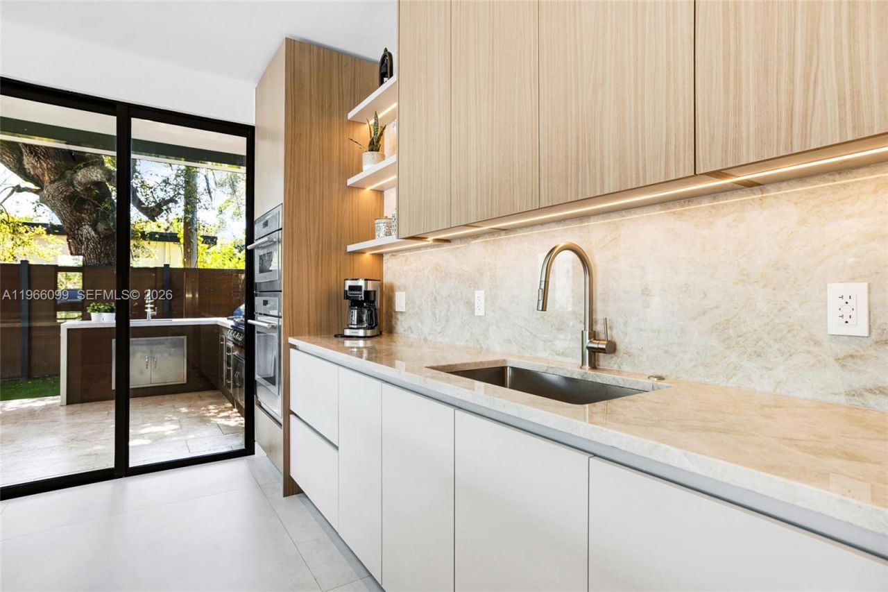 300 NE 48th St, Miami, FL 33137 Photo