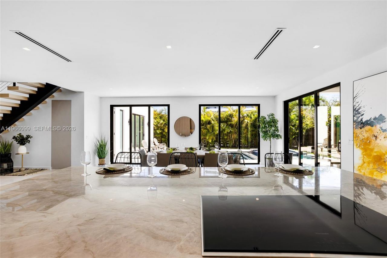 300 NE 48th St, Miami, FL 33137 Photo